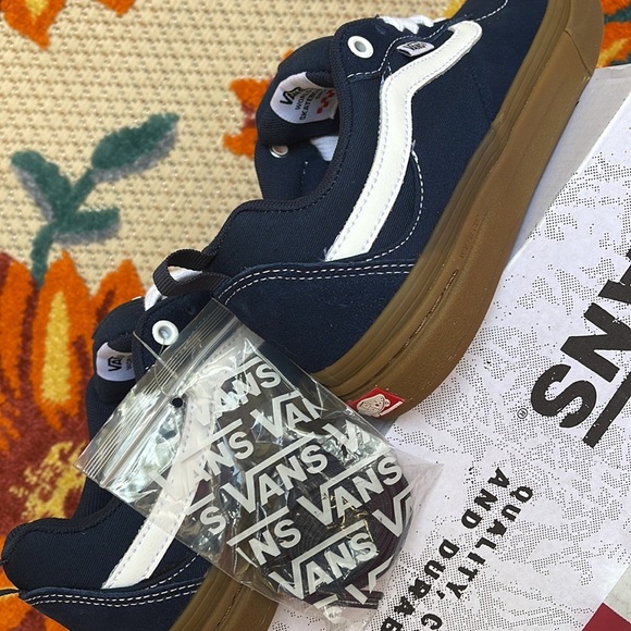 Vans Kyle Walker
Dress Blues/Gum
VNOA5JIEFS1
WMNS sneakers - Picture 15 of 16